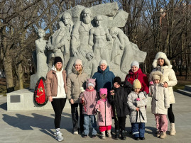 Возложение цветов гр. Карусельки.